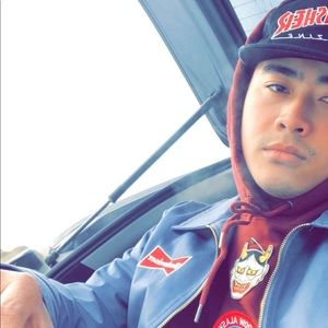 Meet your Posher, Jhonnel